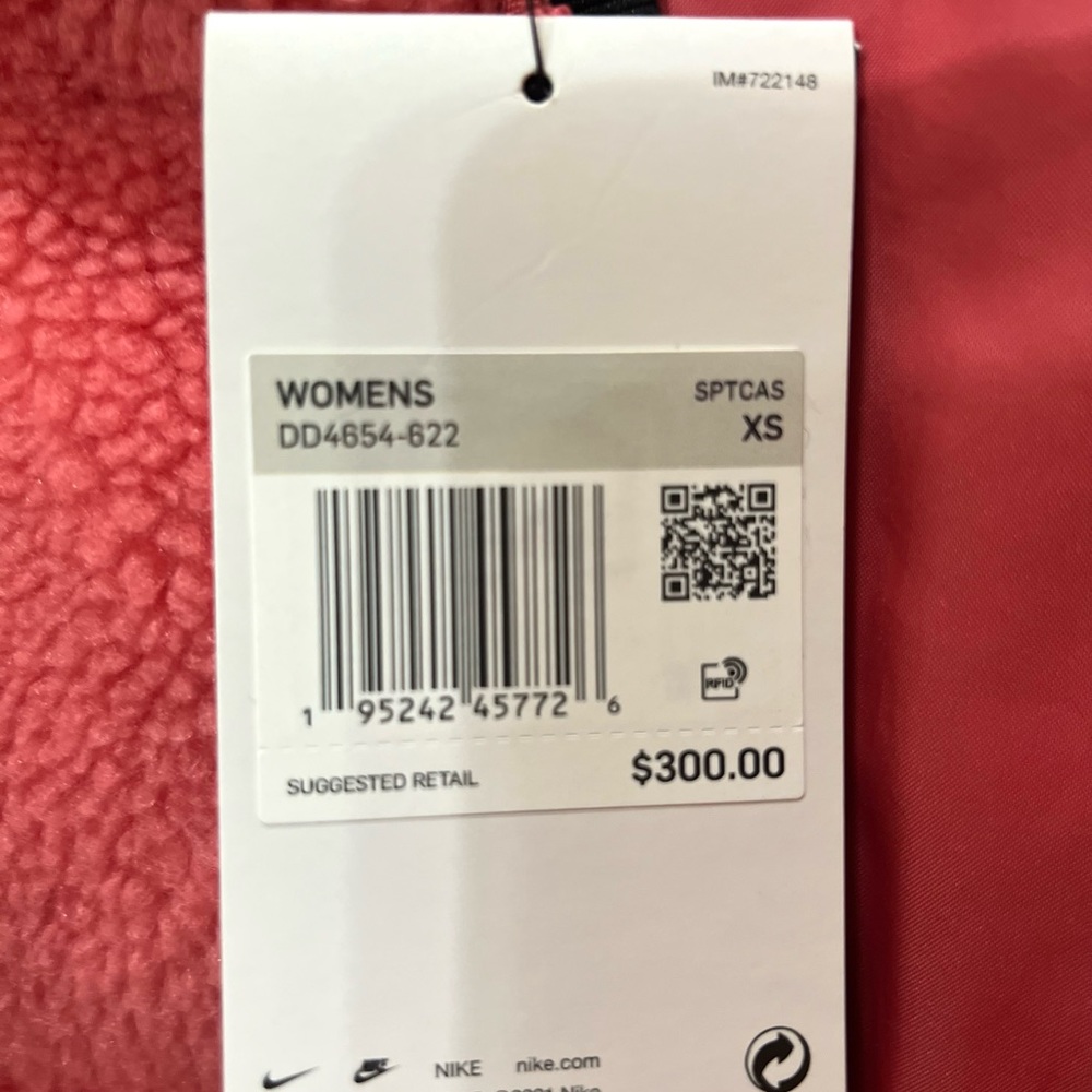 Nike Women’s Therma Fit Sherpa Puffer Loose Fit Jacket - Picture 13 of 16
